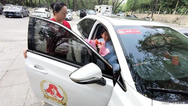 企业致敬白衣天使凝聚社会温情PG麻将胡了2模拟器沈阳爱心(图6)
