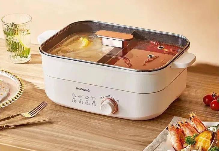 辣党都满足！45L黄金容量旋钮控温涮炒煎炖焖蒸也能轻松搞定！PG麻将胡了免费试玩模拟器自带鸳鸯锅的分体式电火锅清汤党和麻(图3)